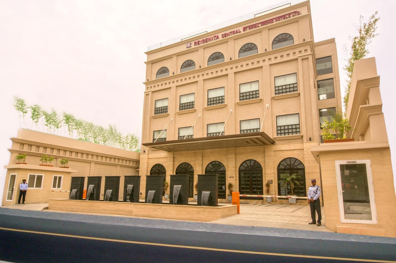 Regenta Central Amritsar Exteriör bild