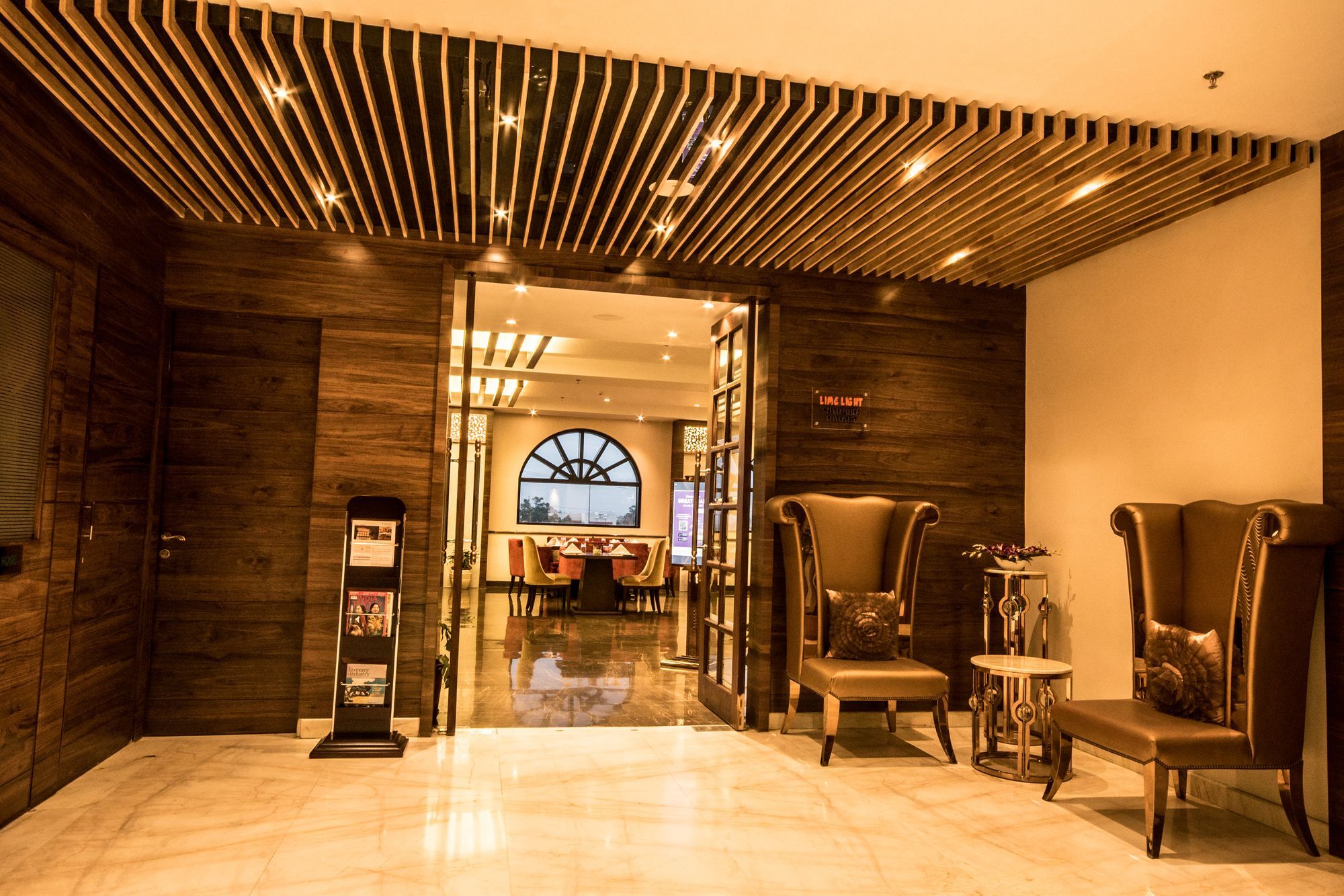 Regenta Central Amritsar Exteriör bild
