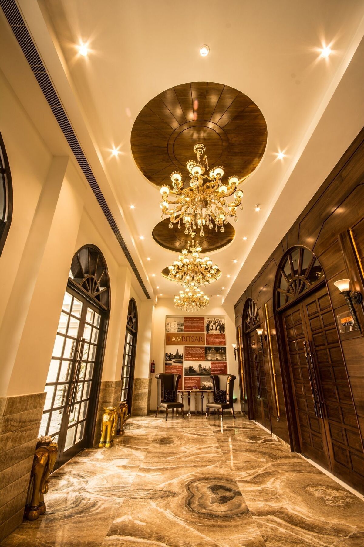 Regenta Central Amritsar Exteriör bild
